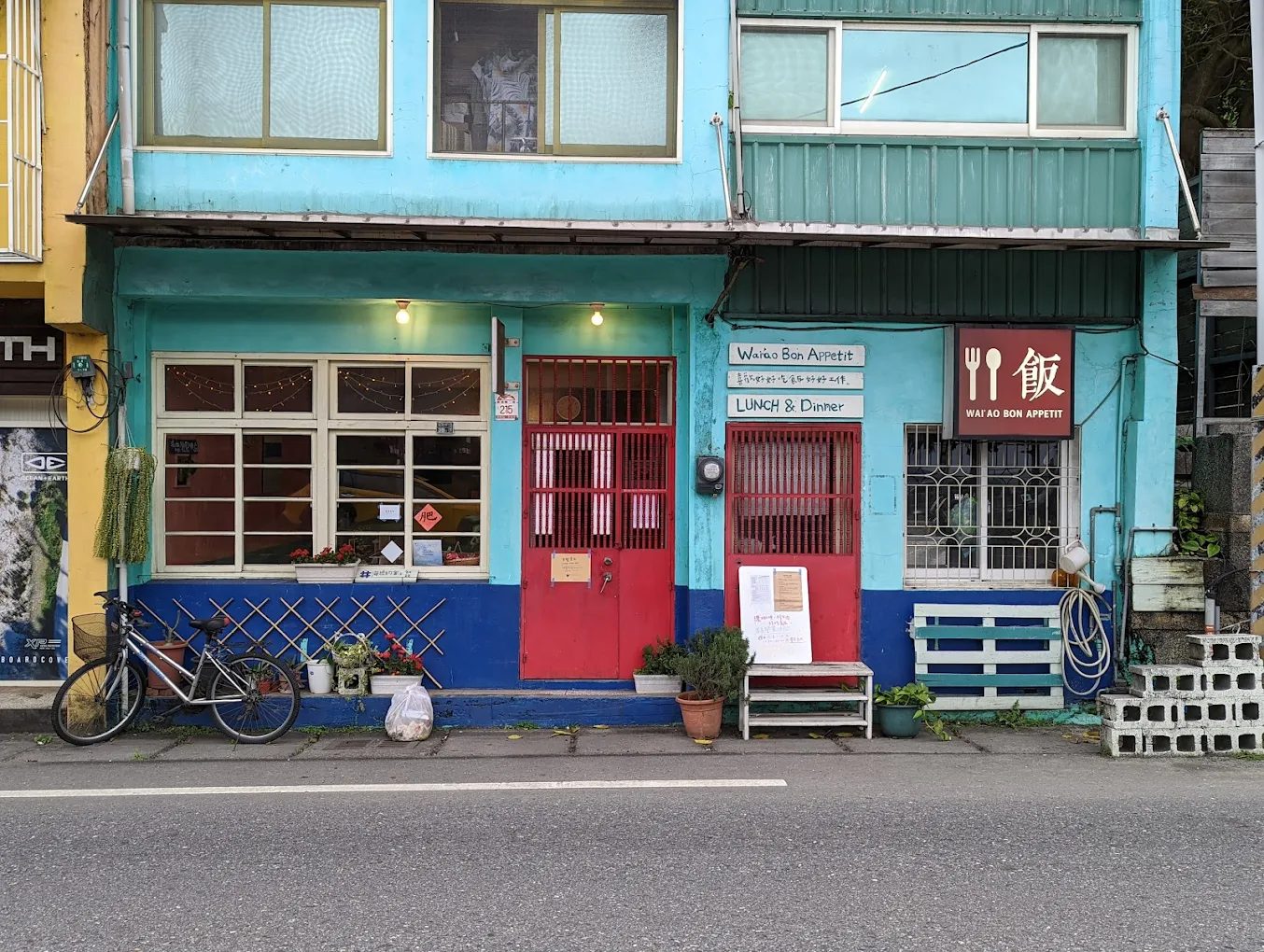 外澳旅遊全攻略｜人氣海水浴場、黑沙秘境、在地美食與住宿推薦一次收錄！