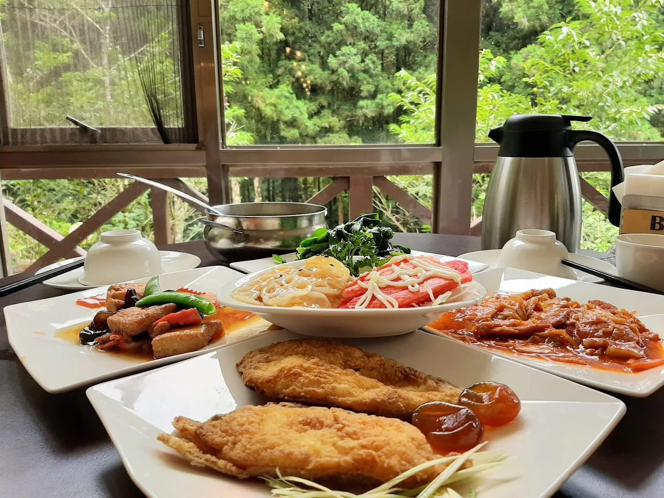 宜蘭明池避暑全攻略｜明池山莊住宿體驗、神木秘境與森林饗宴一次看