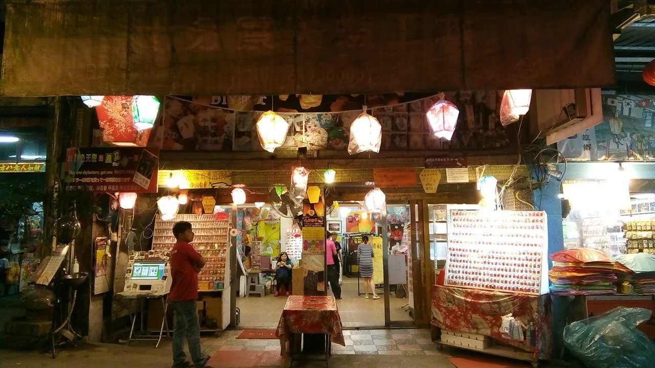 放天燈祈福去！探索平溪天燈文化、老街美食與DIY體驗全攻略