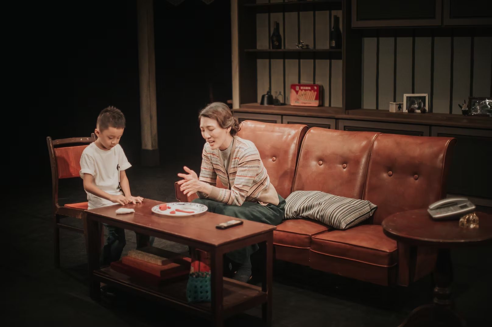 《阿嬤，笑一個》環境劇場｜台南古蹟裡的濕版記憶，演一場回家的味道