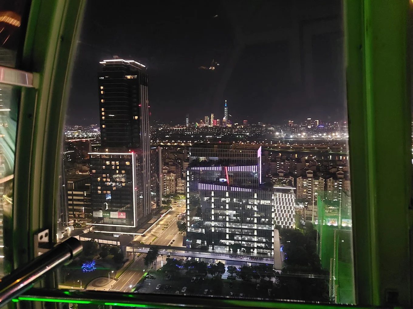 台北美麗華摩天輪全攻略|票價、夜景、拍照時機與附近景點推薦