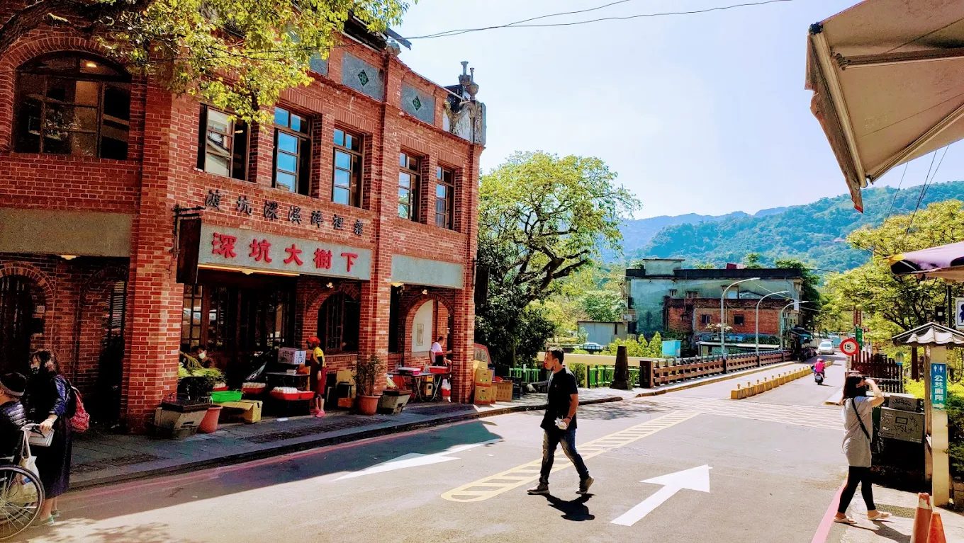 深坑老街美食地圖｜5間必吃臭豆腐與創意豆腐料理，走訪新北最香的老街風味