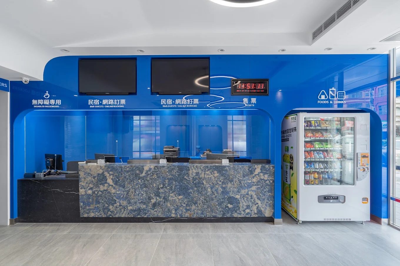 東港至小琉球最便捷選擇！藍白航運渡輪介紹｜票價、航班、服務亮點一次看
