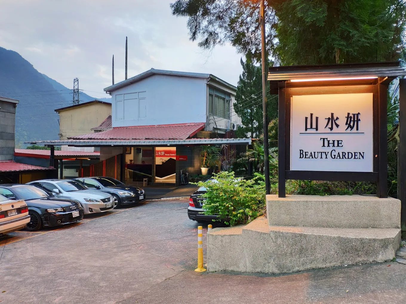 松羅湖登山全攻略:探索新北烏來秘境湖泊,體驗仙境健行之旅!