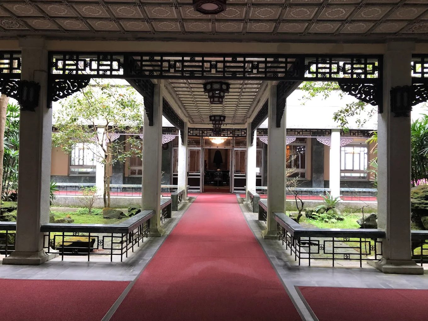 北部一日遊開車提案｜走訪陽明山自然秘境、溫泉步道與台北夜景全攻略