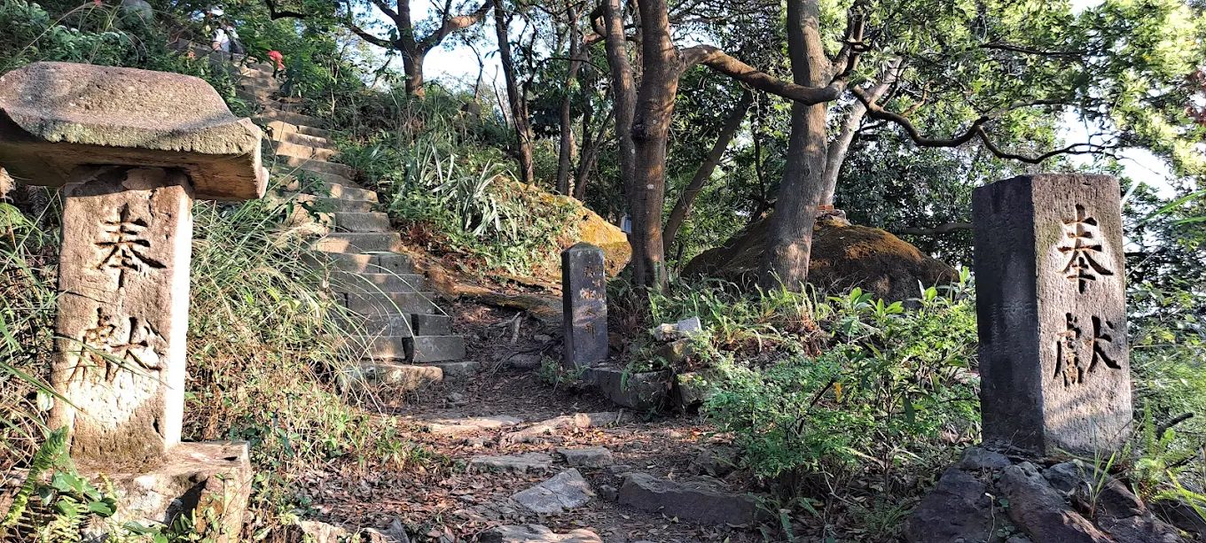 軍艦岩親山步道玉皇宮段：北投最親民觀景步道