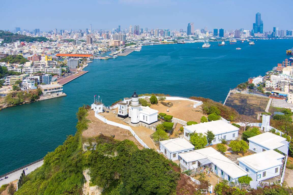 探索高雄燈塔：漫步旗津的百年海景地標，開啟歷史與風景的雙重旅程