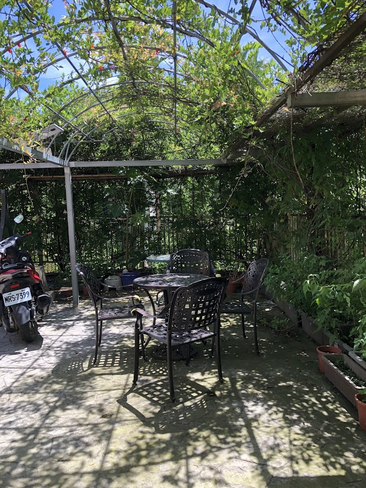 🌿 新竹新埔絕美鄉村秘境!馥橙芳園民宿一泊二食體驗、草莓採果、英式建築超好拍
