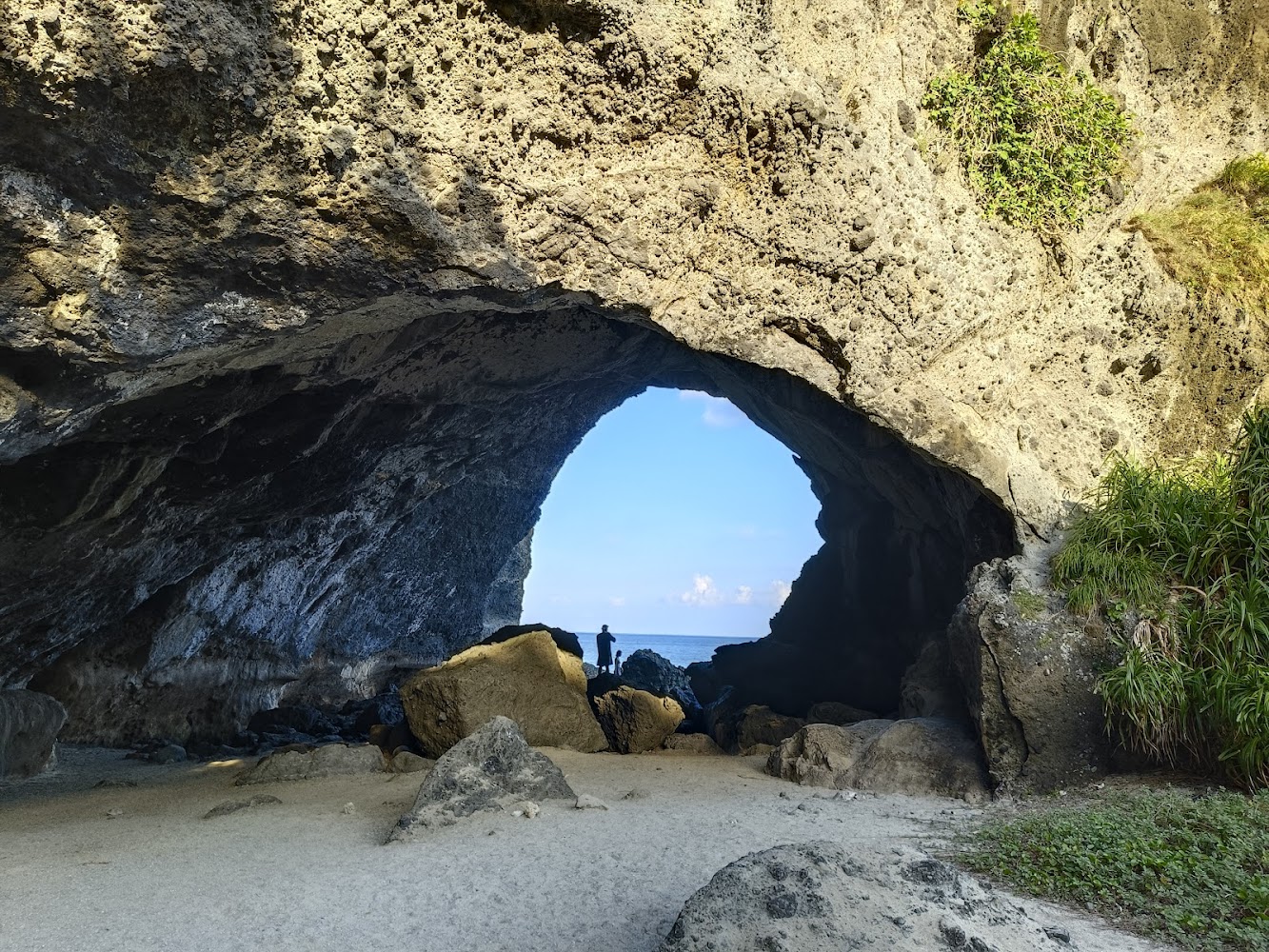 綠島景點推薦｜五大必訪自然秘境：牛頭山、海蝕洞、烏油窟、小長城、藍洞一次看！