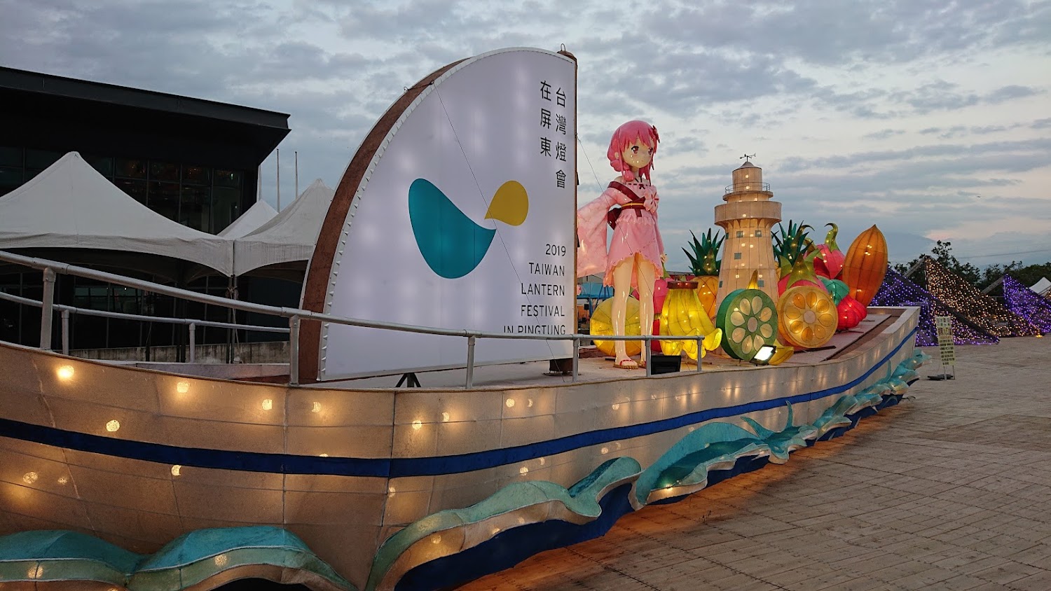 東港一日遊攻略｜大鵬灣、華僑市場、夕陽海景與黑鮪魚美食全收錄！