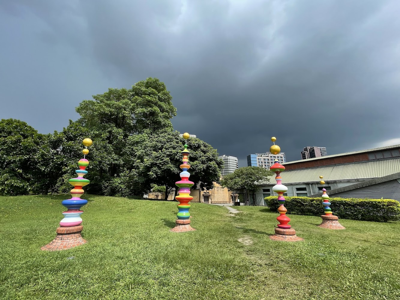 華山文創攤位的探索之旅：發現藝術與美食的完美結合