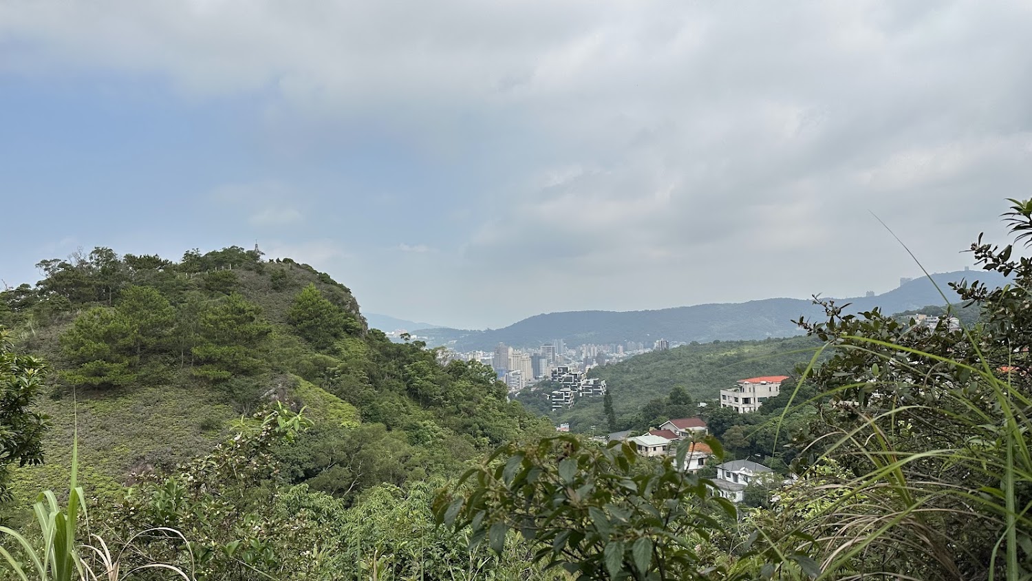 軍艦岩親山步道玉皇宮段：北投最親民觀景步道