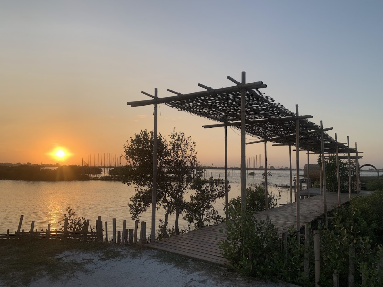 成龍濕地小市集｜成龍濕地旅遊的最佳去處：觀景台與裝置藝術一次看
