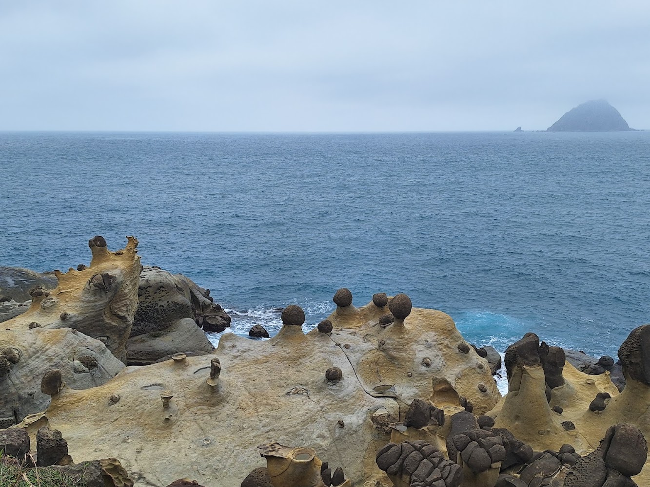 和平島地質公園一日遊攻略:奇岩海景、潛水體驗與在地美食推薦