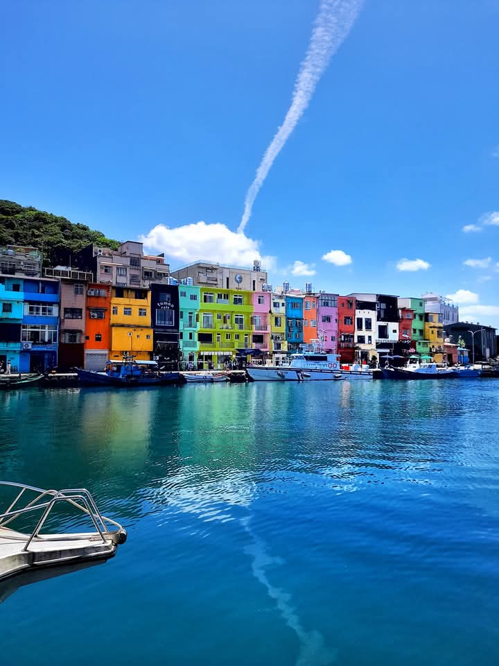 所有圖片|正濱漁港:探索台灣的彩色漁村魅力