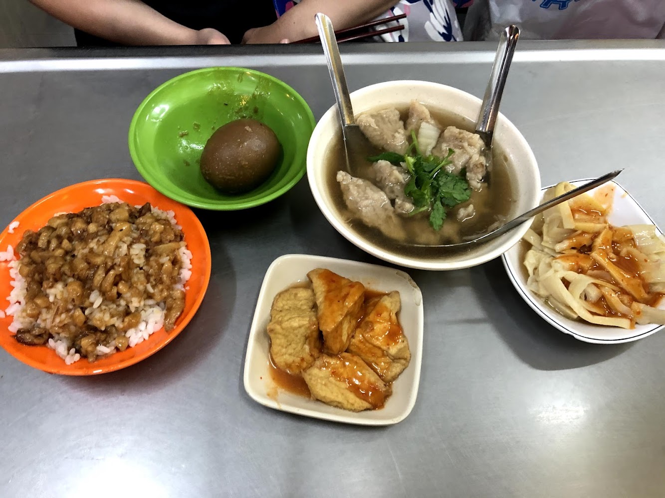 古月香熬粹牛肉麵｜基隆美食攻略｜必吃餐廳一次滿足