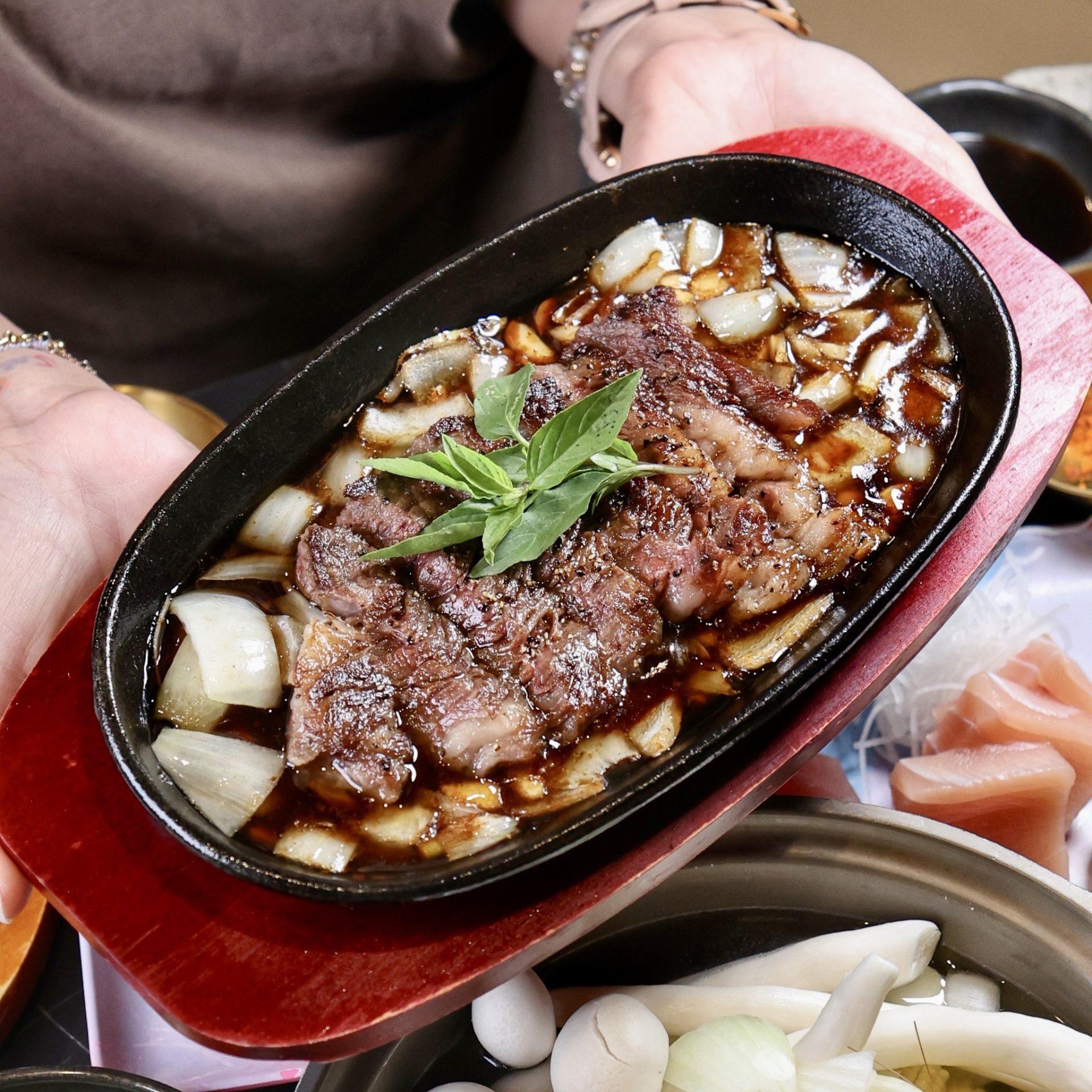 高雄美食 #1｜這間串燒：串燒、火鍋、日料一次滿足！高雄苓雅必收吃到飽聚會點