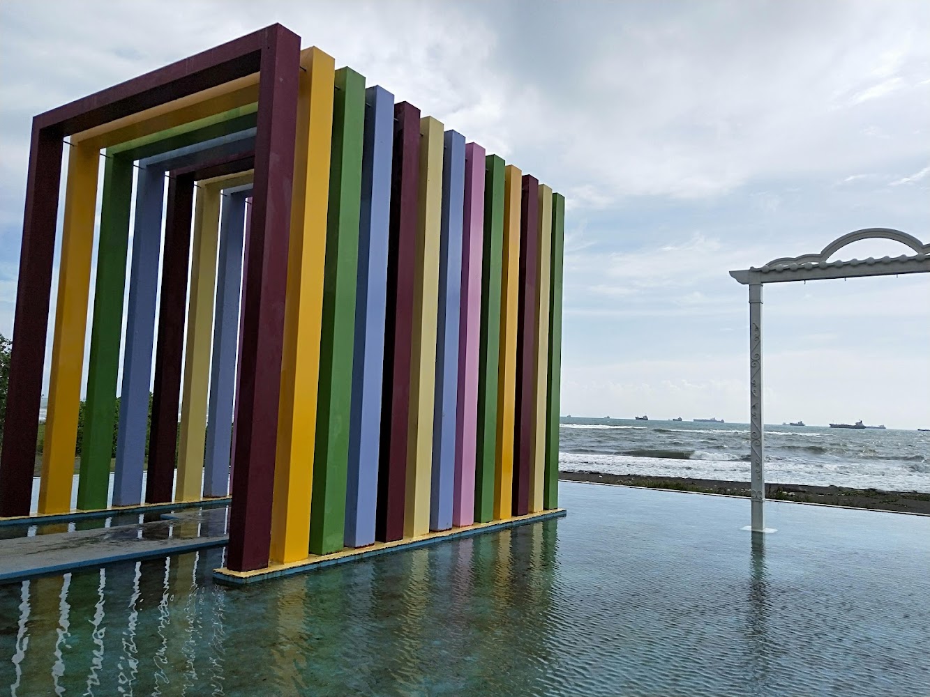 彩虹教堂｜高雄必訪景點推薦｜悠閒旅遊享受美好假期