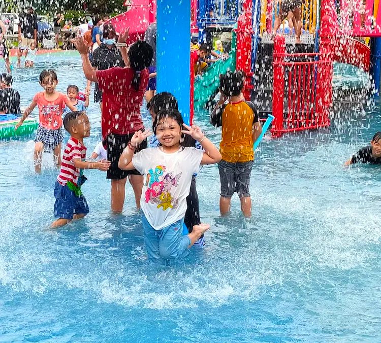 🌞【竹崎親水公園兒童戲水區全攻略】夏日親子戲水首選！設施介紹、美食推薦、交通指南一次看