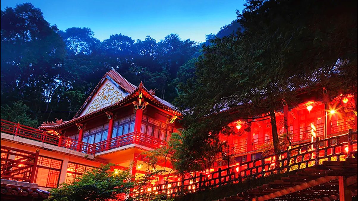 🌸【梨山賓館全攻略】花季住宿推薦｜享受宮殿風格住宿、品味在地料理、暢遊武陵與福壽山