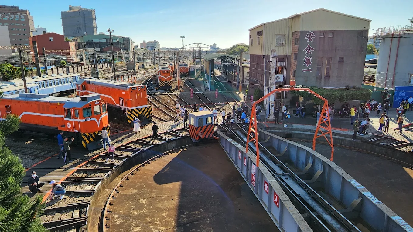 彰化扇形車庫｜全台唯一圓形火車機庫，親子鐵道景點一日遊推薦