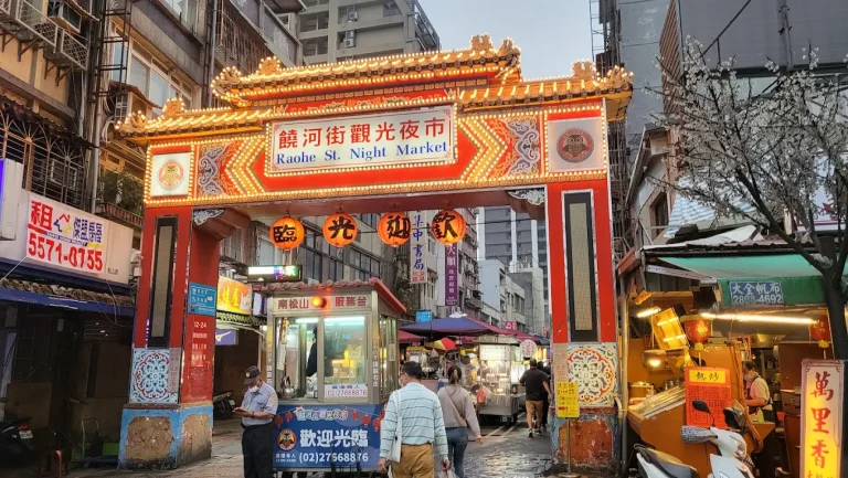 【饒河街觀光夜市攻略】台北人氣夜市推薦｜三大必吃美食、交通資訊、遊逛路線一次看！