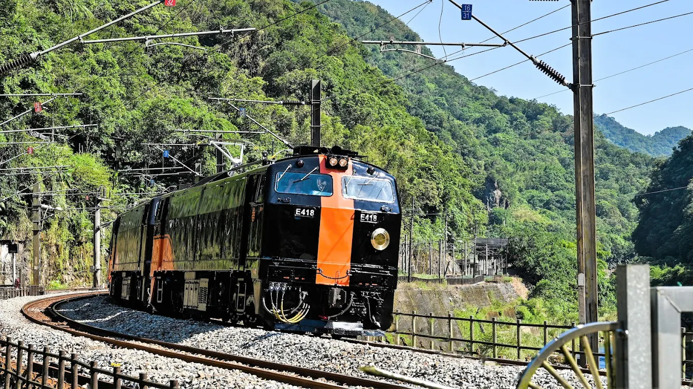 🚂 平溪線旅遊攻略｜發掘宜蘭線分岔的火車秘境，一日走訪菁桐、平溪、十分