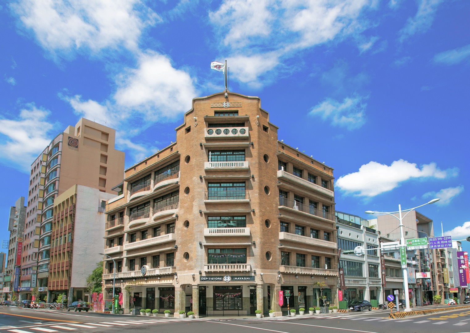 探究林百貨：台南歷史的購物體驗與美食饗宴