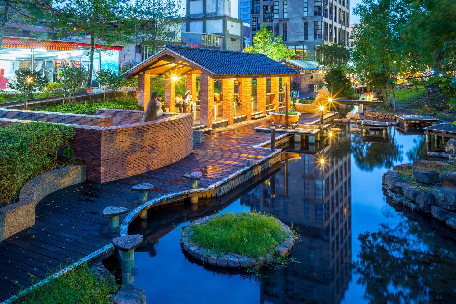  湯圍溝溫泉公園｜市區裡的森林湯屋