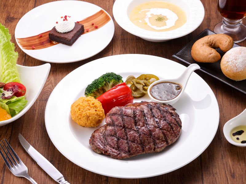 六福村主題遊樂園｜2025完整攻略！票價、設施、動物表演、餐廳推薦與交通懶人包