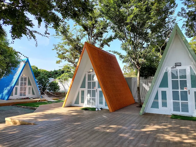 帶著孩子開進苗栗露營車基地，白天放電奔跑、夜晚一起看滿天星光