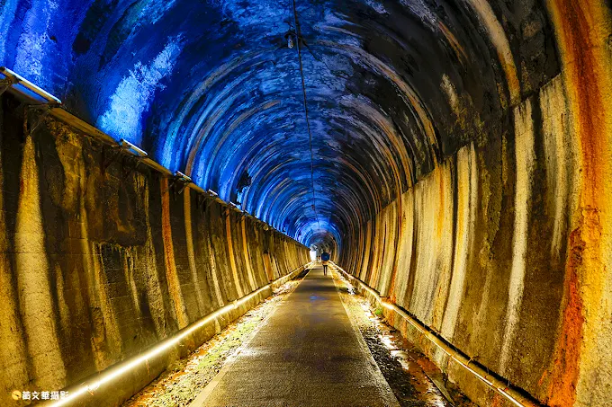 在苗栗海風與山林之間慢慢走進五個景點，從風車日落到瀑布清涼剛剛好
