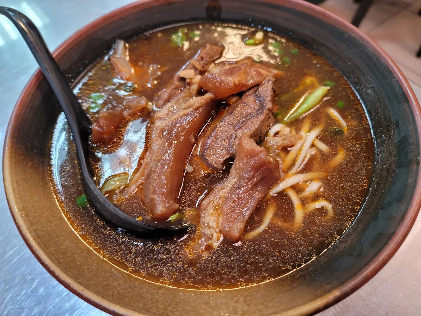 北投美食推薦｜在地人私藏必吃餐廳清單，牛肉麵、拉麵、居酒屋一次滿足！