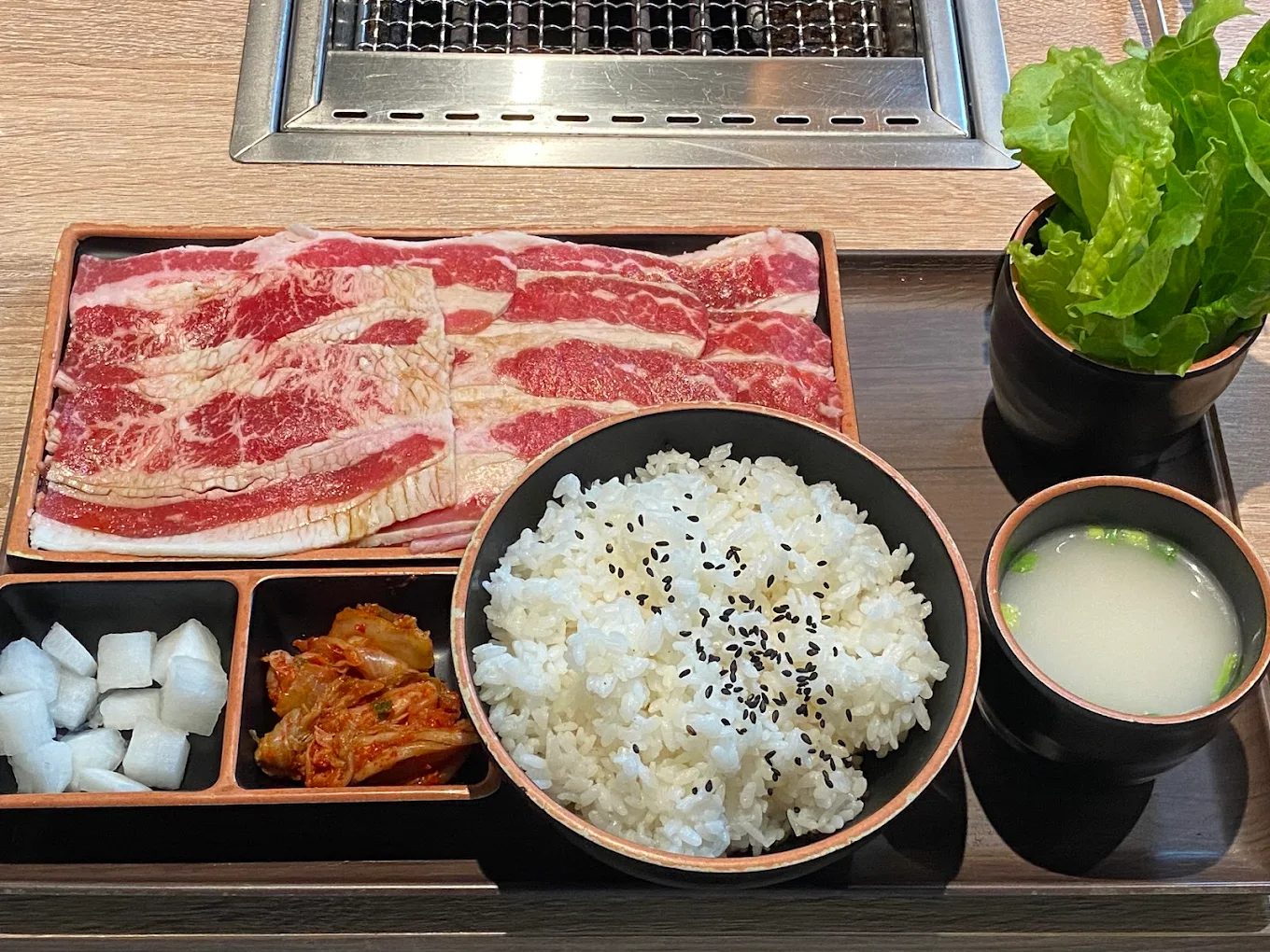 🍴 台北人氣美食推薦｜從台菜、日式燒肉到宵夜小吃，帶你吃遍北市！