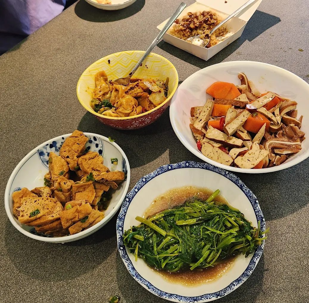 🍴 台北人氣美食推薦｜從台菜、日式燒肉到宵夜小吃，帶你吃遍北市！