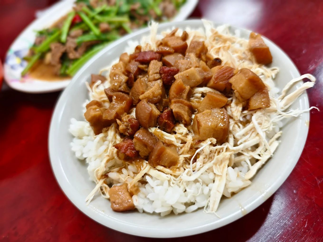 🍴 台北人氣美食推薦｜從台菜、日式燒肉到宵夜小吃，帶你吃遍北市！