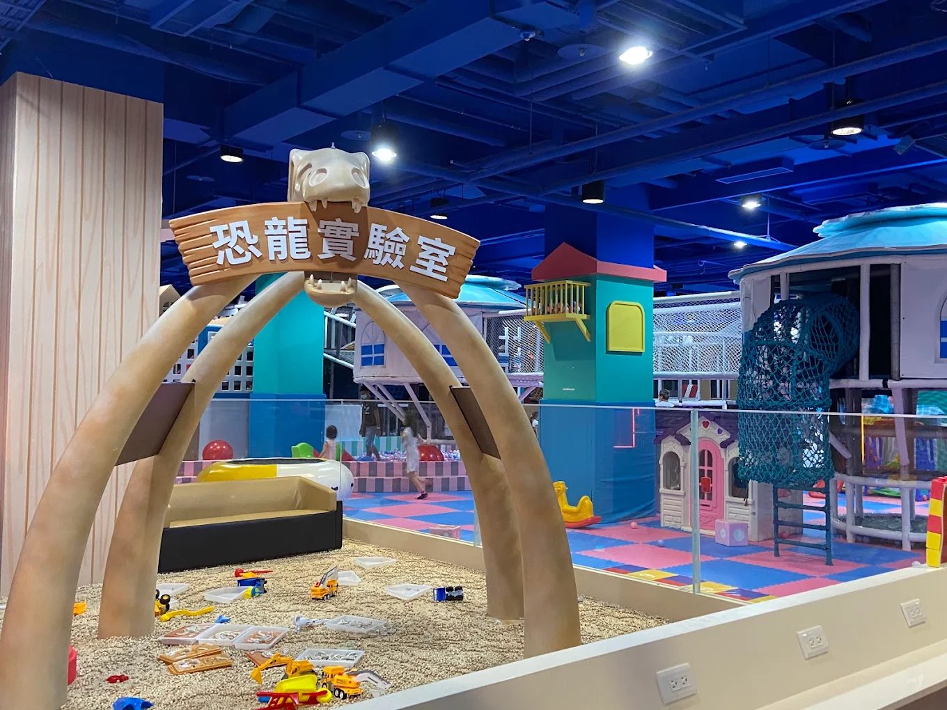 台中異想新樂園親子室內景點全攻略|設施介紹、交通方式、最新活動總整理!