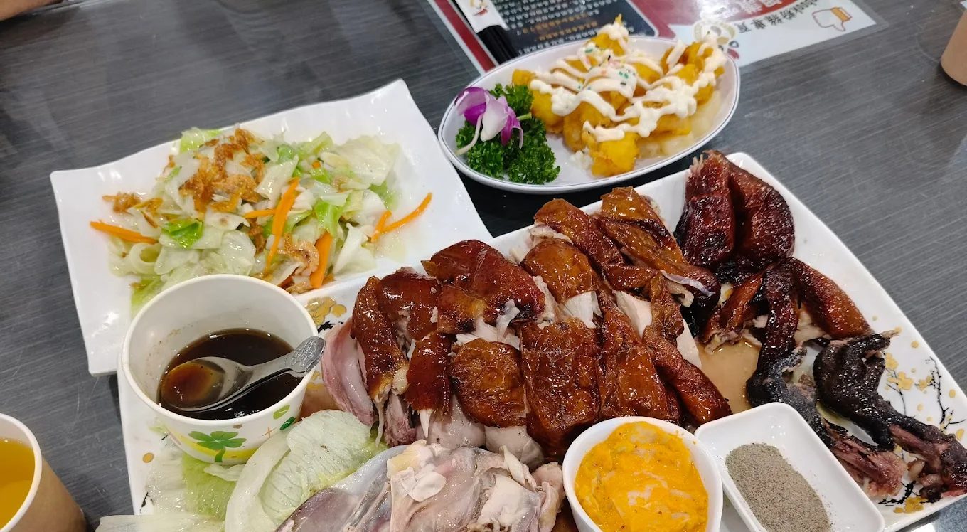 大仁哥蔗香脆皮桶仔雞|宜蘭交流道爆紅打卡烤雞,每隻700元秒殺排隊!