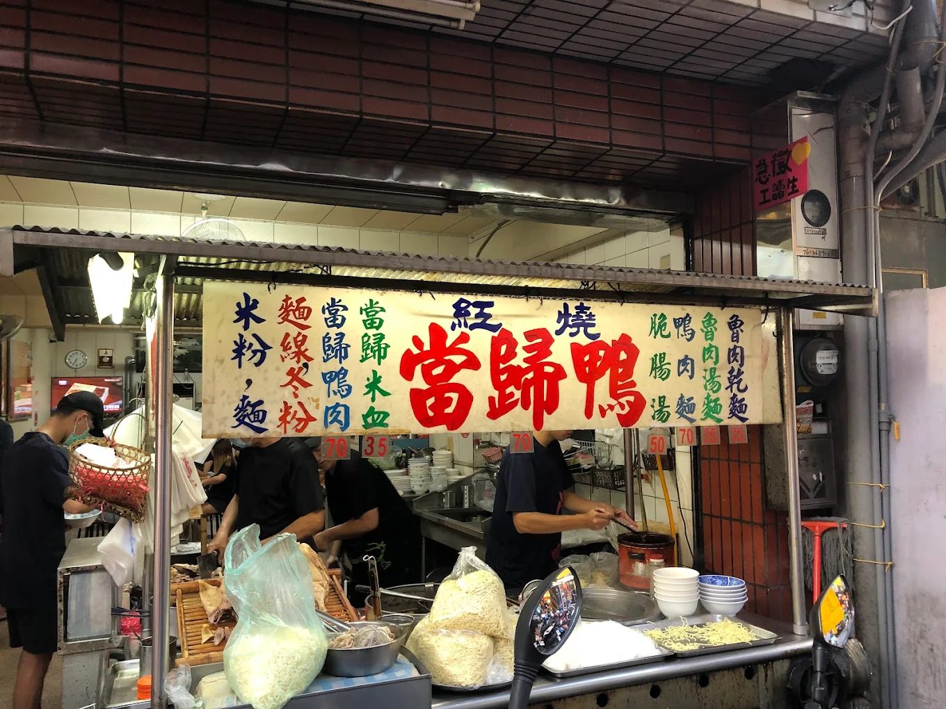 台中夜市美食與玩法懶人包｜逢甲夜市吃什麼？交通怎麼去？住宿怎麼選？