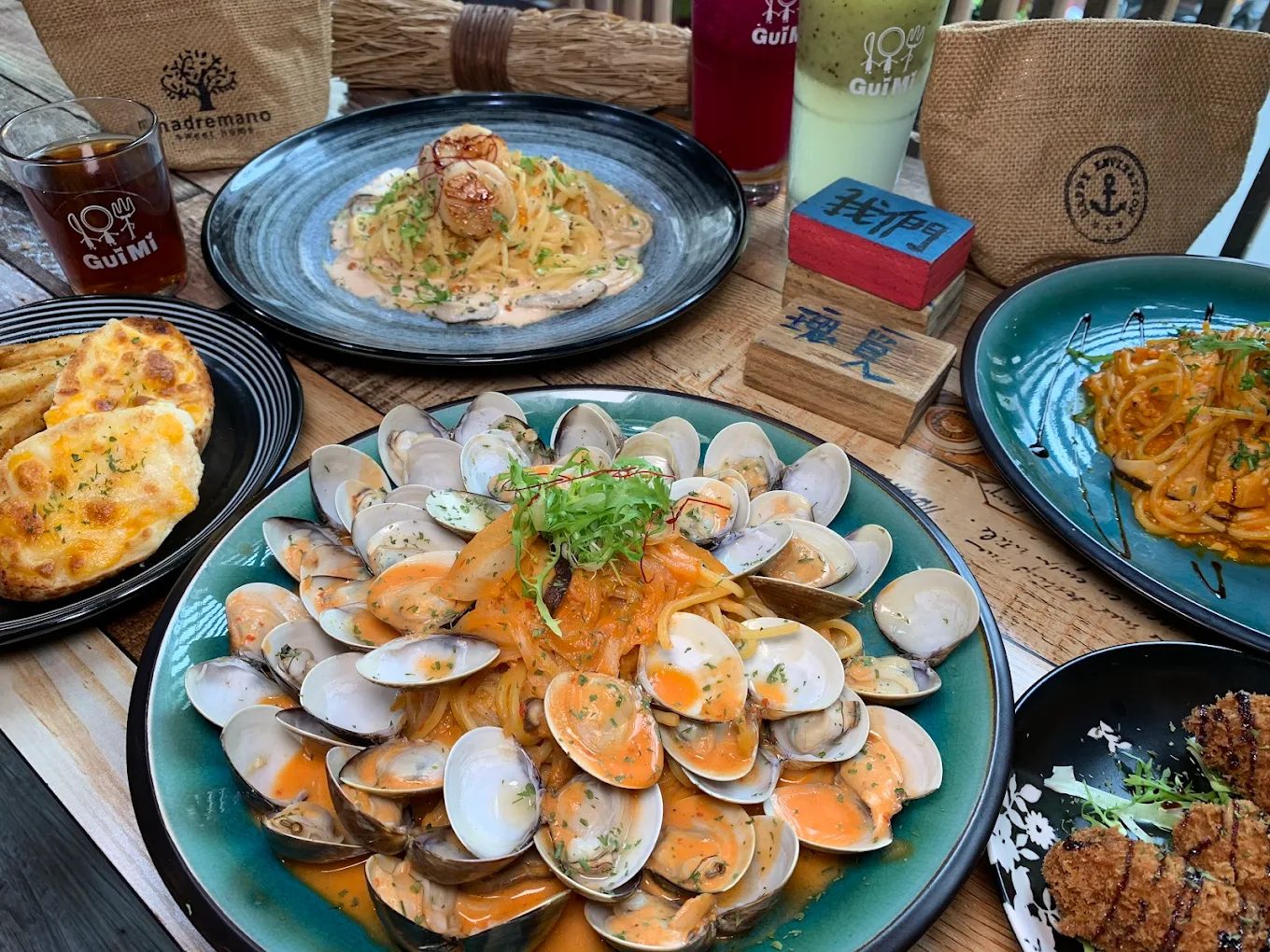 台中夜市美食與玩法懶人包｜逢甲夜市吃什麼？交通怎麼去？住宿怎麼選？