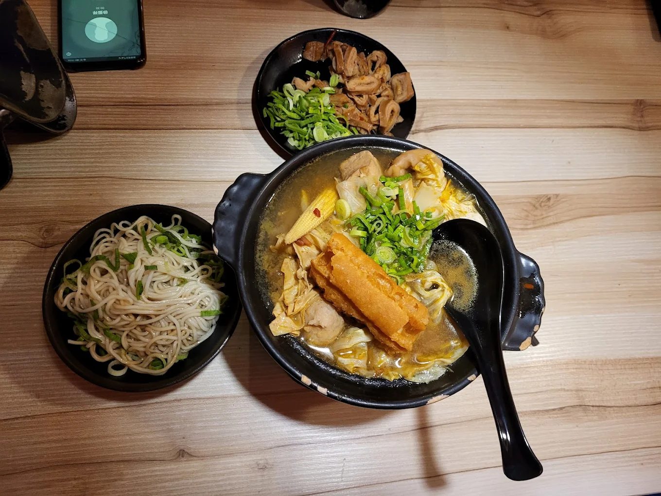 台中夜市美食與玩法懶人包｜逢甲夜市吃什麼？交通怎麼去？住宿怎麼選？