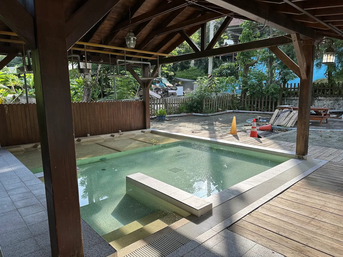 特價｜【高雄泡湯住宿推薦】寶來溫泉山莊雙人房含早餐只要 $1000！在山林中放鬆身心的絕佳選擇