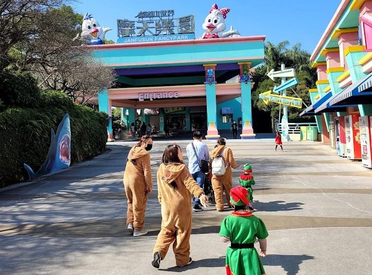 雲林親子輕旅行優惠方案,包含劍湖山世界主題樂園門票。