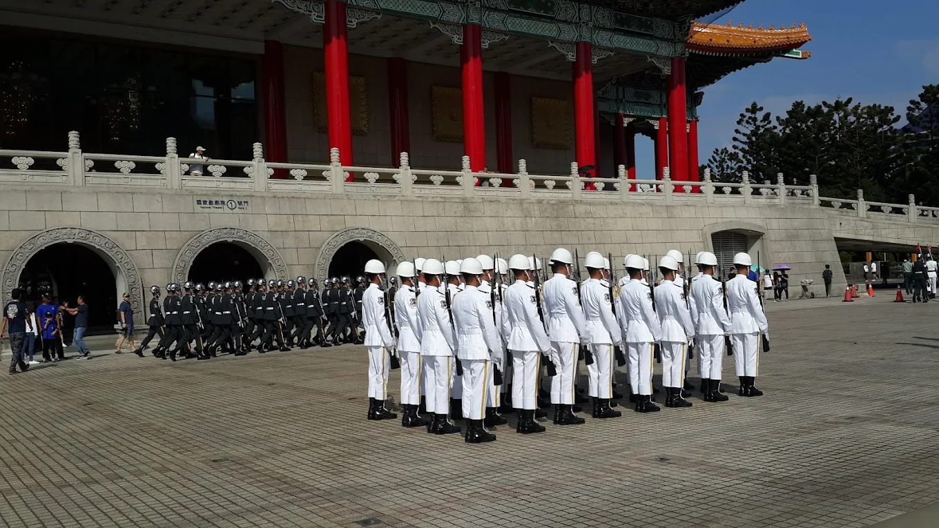 一日走讀台灣歷史地標｜帶你深入國立中正紀念堂，從建築美學到衛兵交接一次體驗！