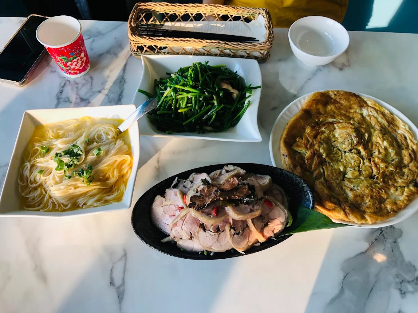 從山中茶餐廳俯瞰台北盆地的美景