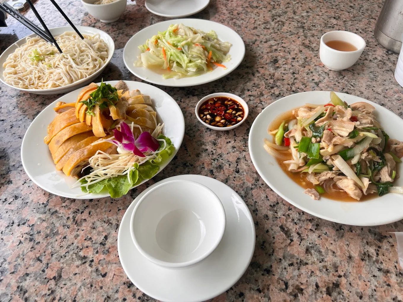 隱身山林中的清泉山莊，提供美味的山產料理