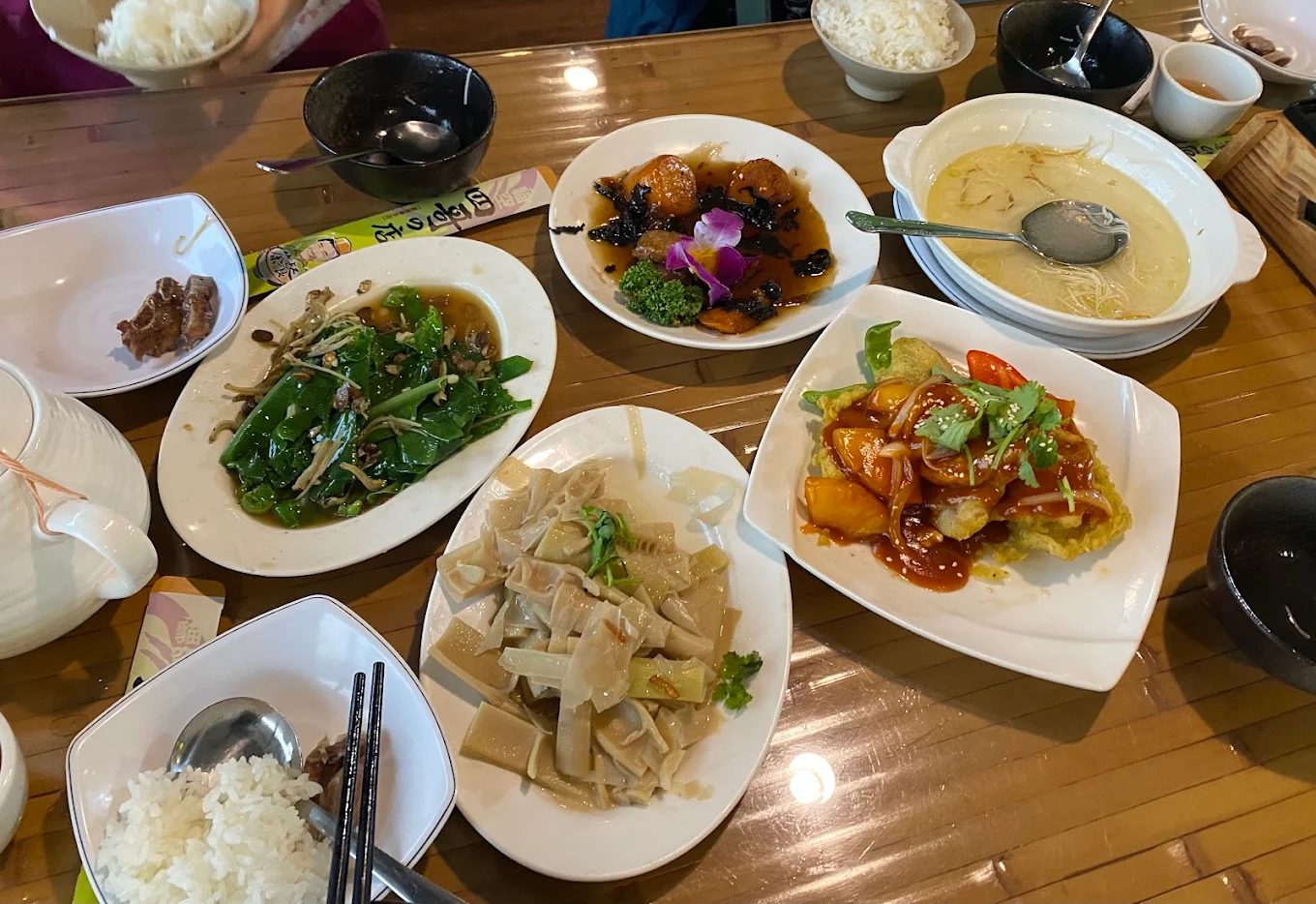 🚠台北貓空纜車一日遊全攻略|必拍美景、茶園小吃、搭乘秘訣一次看!