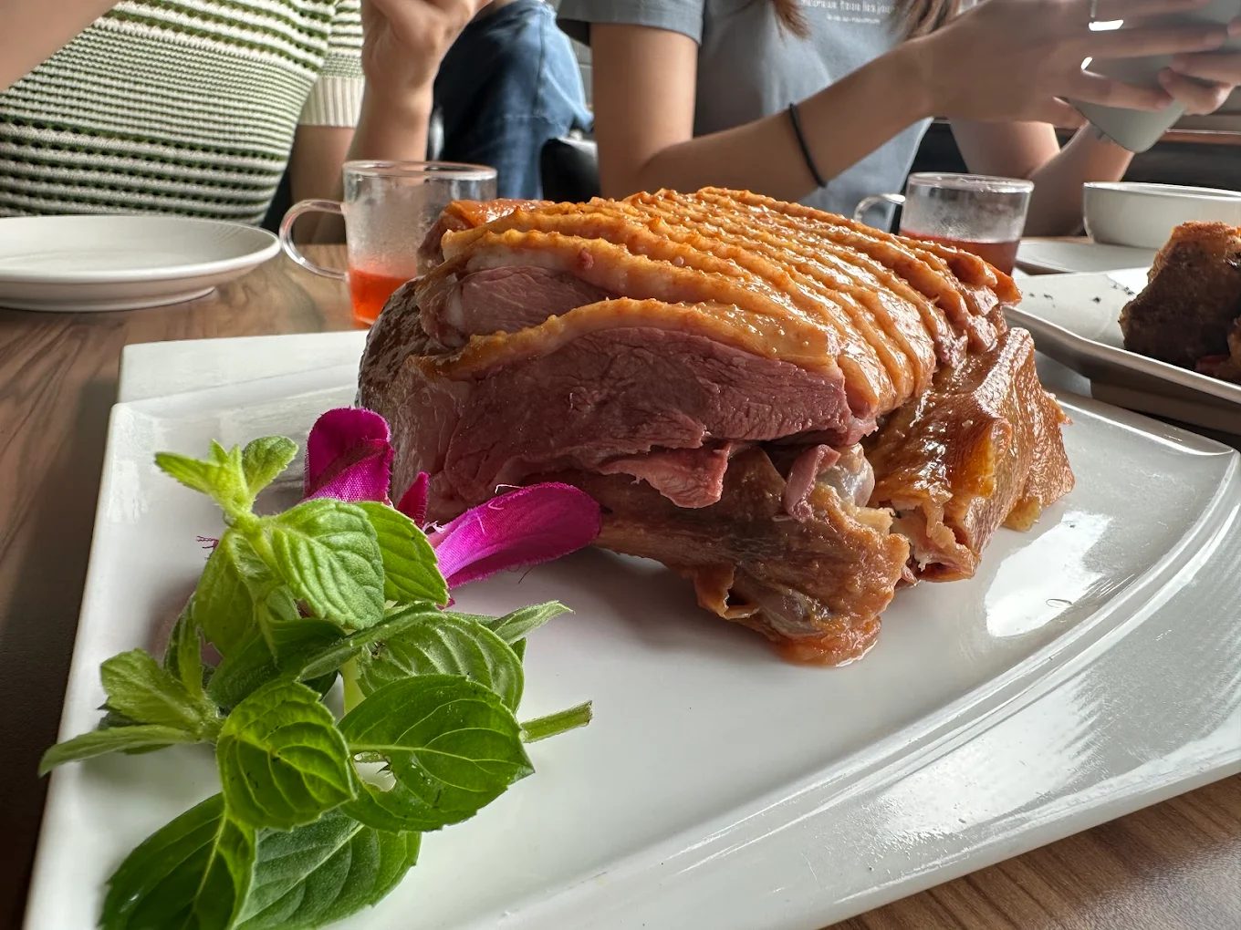 結合現代設計感的貓空商店與餐飲店