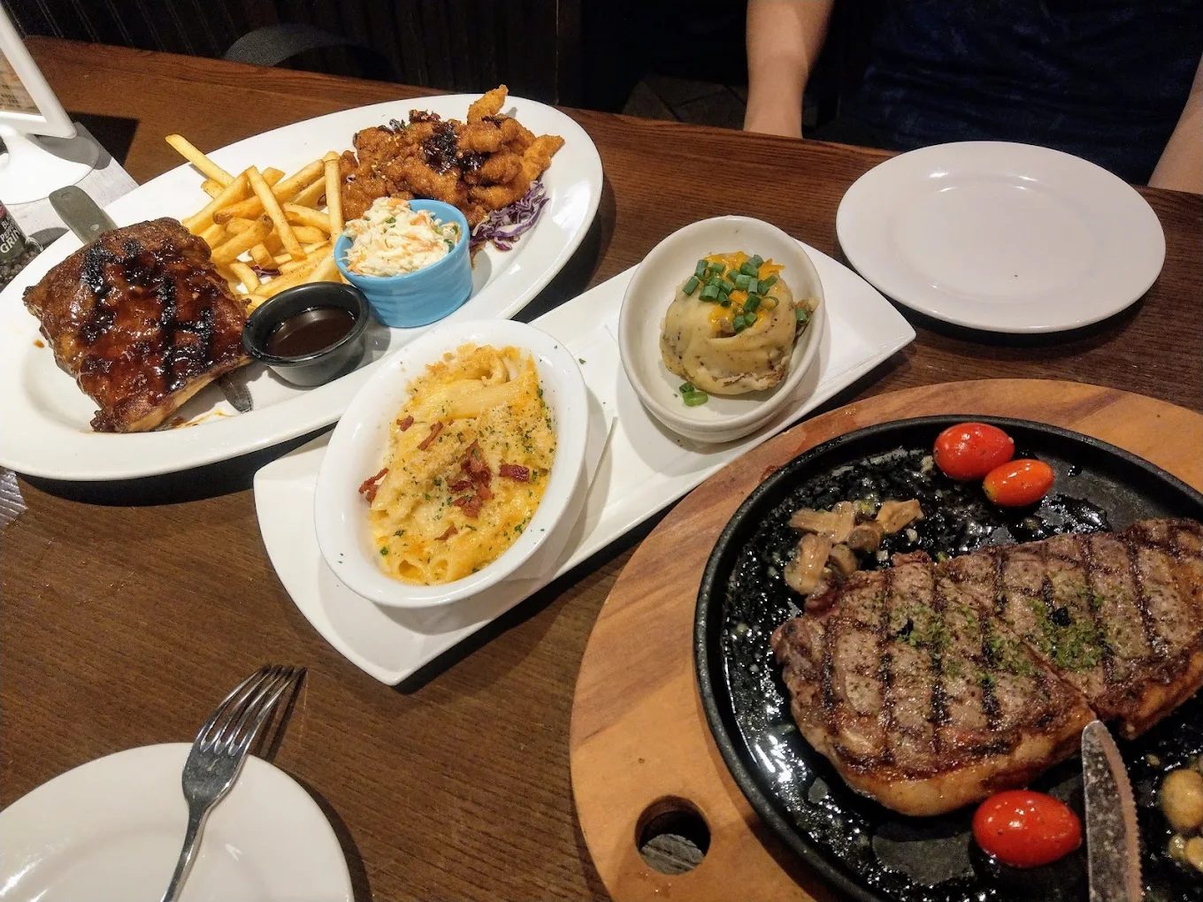 精選推薦｜TGI FRIDAYS全台五大分店：人氣美式餐點、聚會首選、價格公開！