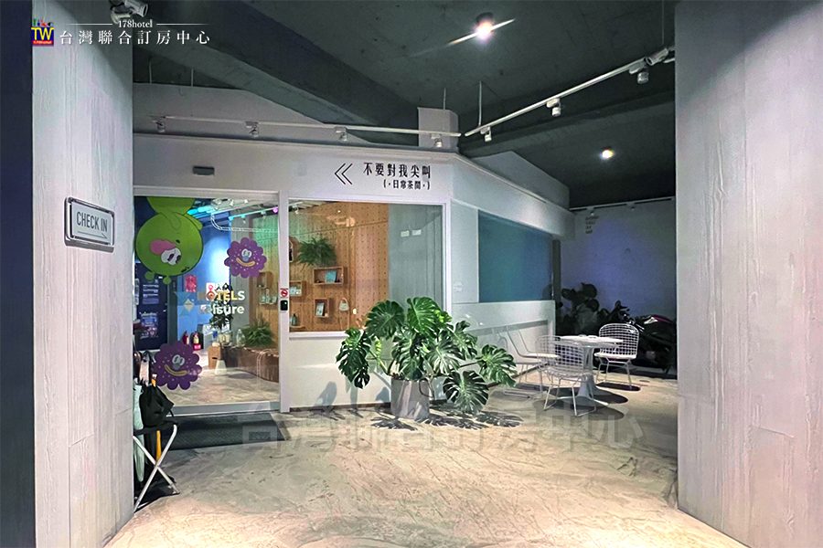 嘉義輕行旅外觀與城市夜景